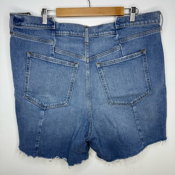 ABERCROMBIE The 7” High Rise Dad Denim Shorts - Picture 5 of 5